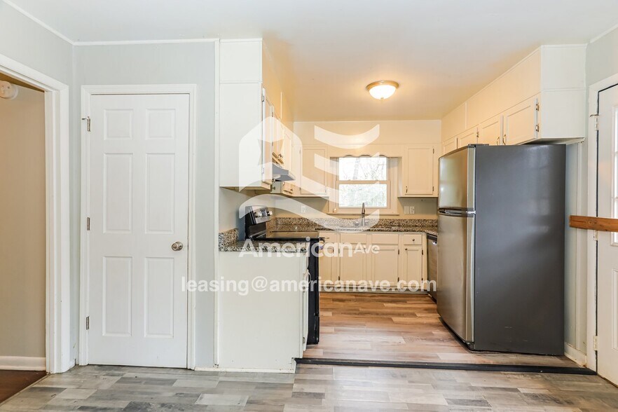 Building Photo - 1130 Linwood St