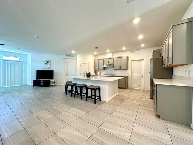 Building Photo - Silverado North