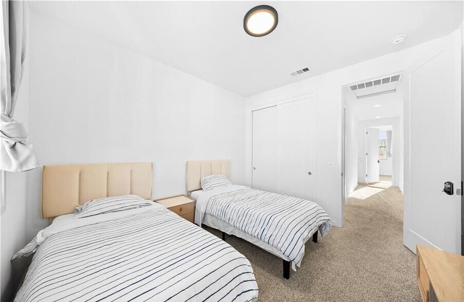 Building Photo - 856 Francesca Dr