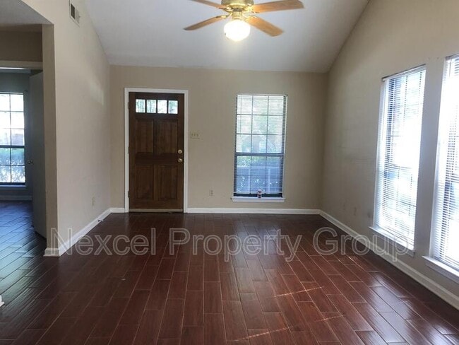 Building Photo - 6813 Maury Dr