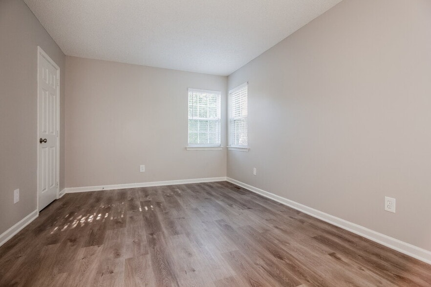 Building Photo - 1614 Royal Tree Ct