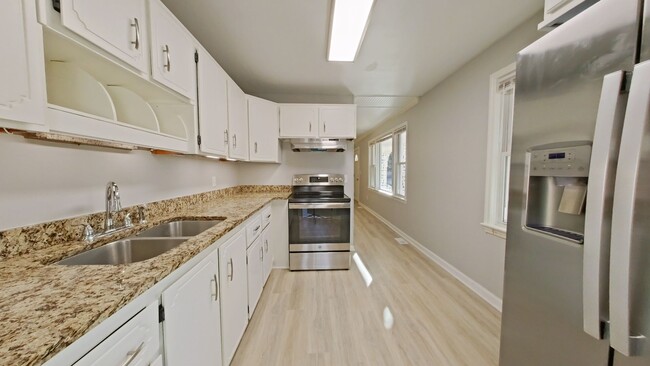 Building Photo - SUPER CUTE DUPLEX UNIT