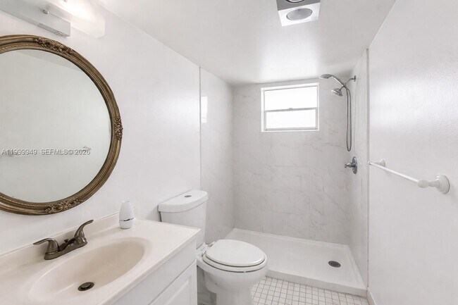 Building Photo - 950 Hillcrest Dr