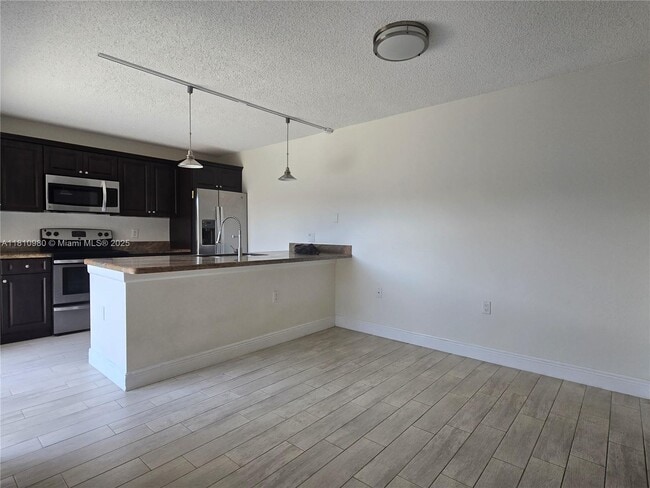 Building Photo - 824 Blue Ridge Cir
