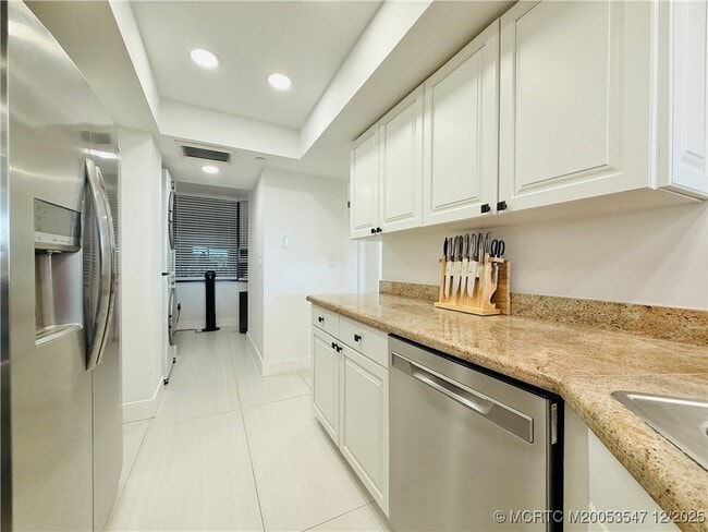 Building Photo - 8800 S Ocean Dr