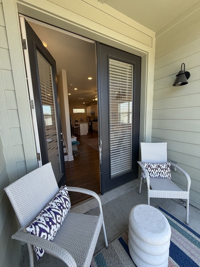 Building Photo - 619 Whitham Ave