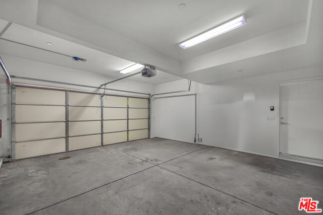 Building Photo - 6532 S Para Way