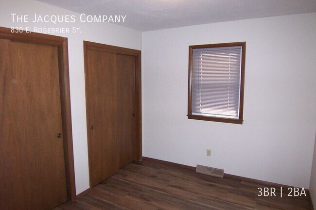 Building Photo - 830 E Rosebrier St