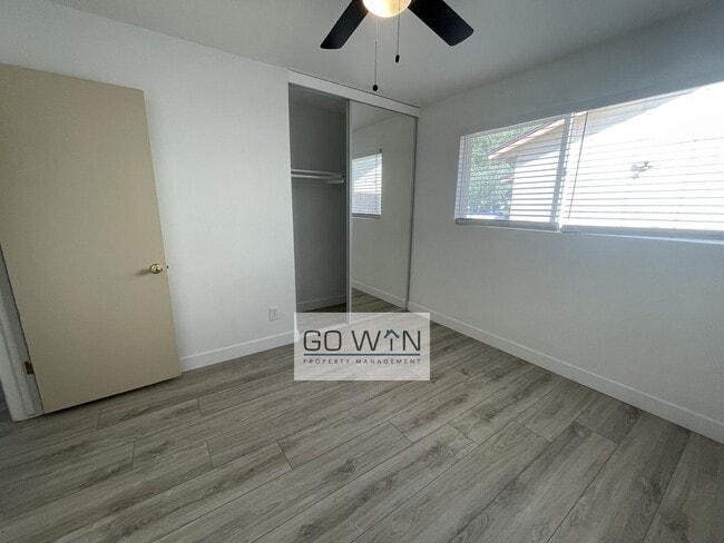 Building Photo - 4 Bed/ 2 Bath - House With Backyard!