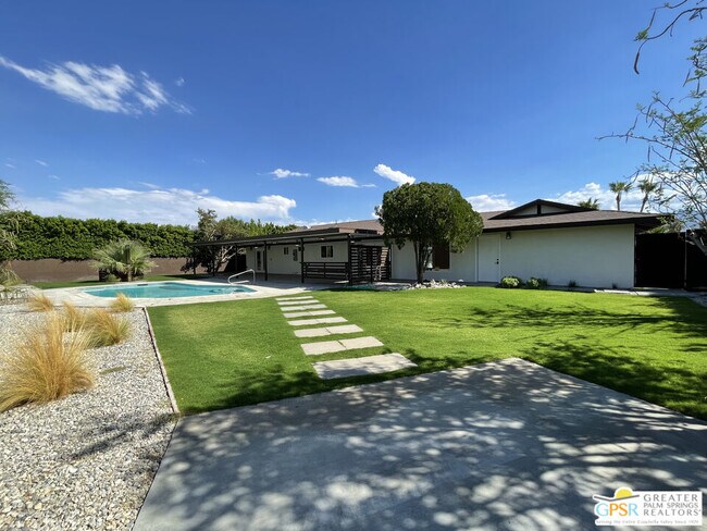 Building Photo - 372 E Molino Rd