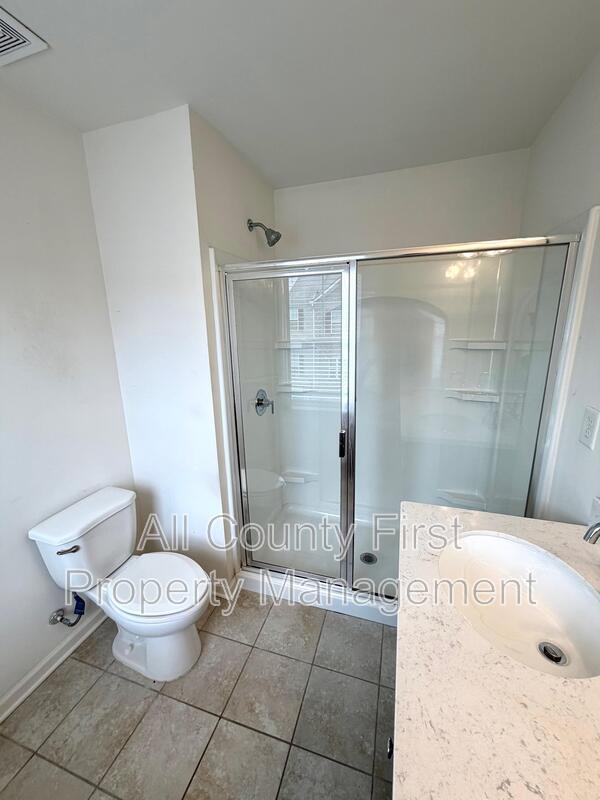 Building Photo - 887 Society Cir