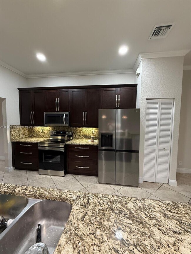 Building Photo - 1007 Nandina Dr