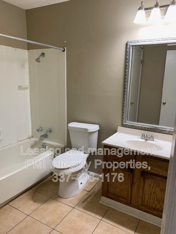 Building Photo - 206 Elks Cove