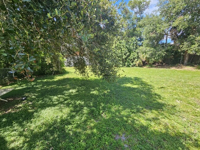 Building Photo - 2988 Green Acres Ave