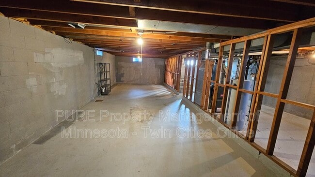 Building Photo - 1617 Flag Ave N