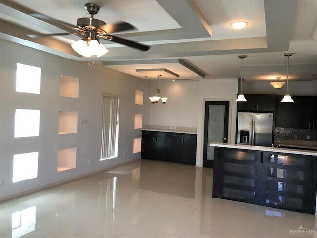 Building Photo - 1301 E Daffodil Ave