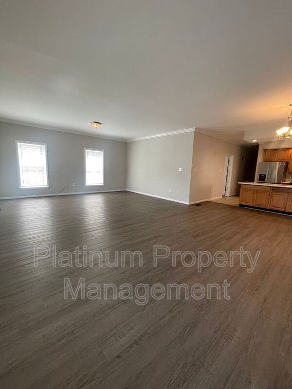 Building Photo - 48 Weyman Ave SW
