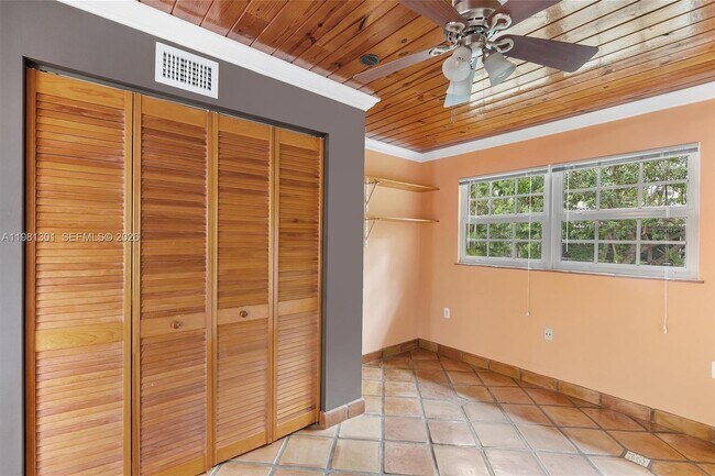 Building Photo - 300 187th St