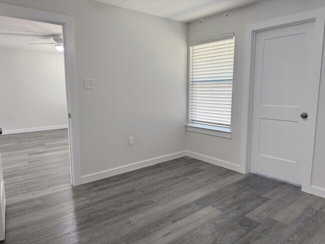 Building Photo - 3607 Sioux Trail