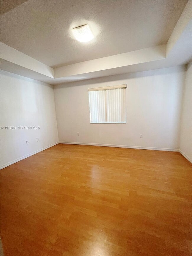 Building Photo - 8940 NE 8th Ave