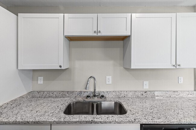 Building Photo - 1831 Catalina Dr