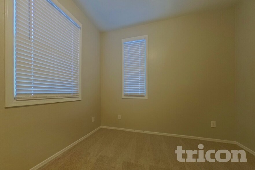 Building Photo - 3210 N 302nd Ct