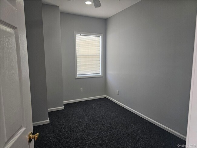 Building Photo - 10 Burnside Ave