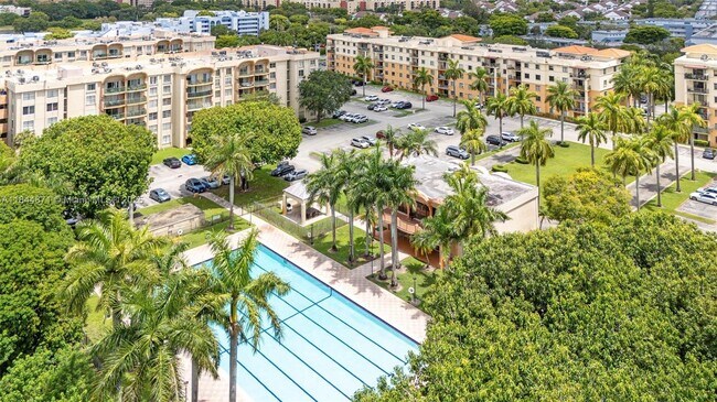 Building Photo - 9340 Fontainebleau Blvd