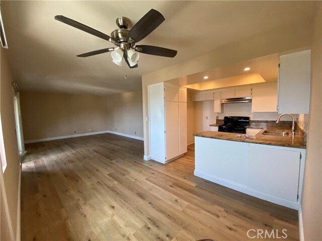Primary Photo - 214 Via Robina
