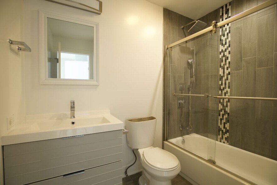 Building Photo - 843 W Grace St