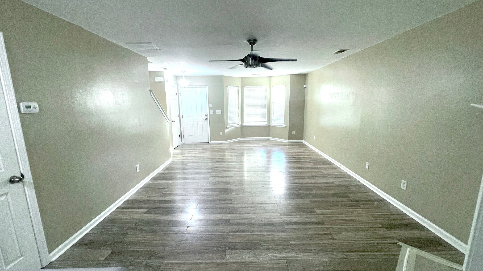 Building Photo - 711 Crestwell Cir SW