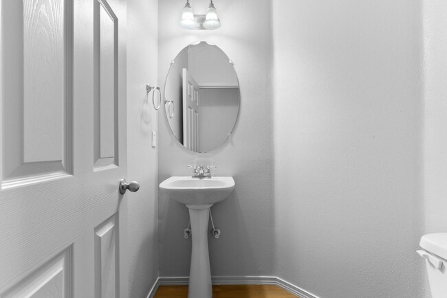 Building Photo - Available NOW Hillsboro End Unit Townhome Minutes to Intel Jones Farm, Costco, Parks 1 Small Pet OK