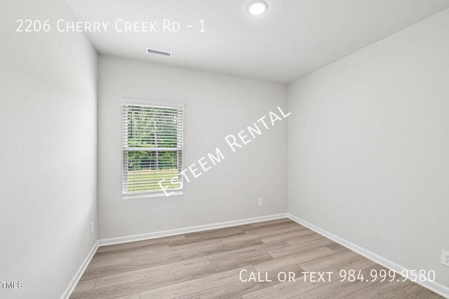Building Photo - 2206 Cherry Crk Rd