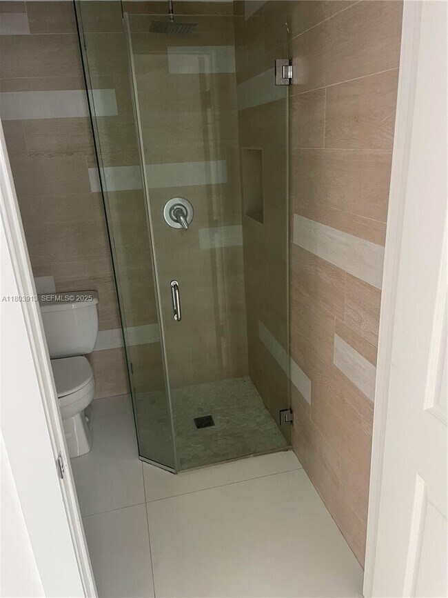 Building Photo - 3155 NE 184th St