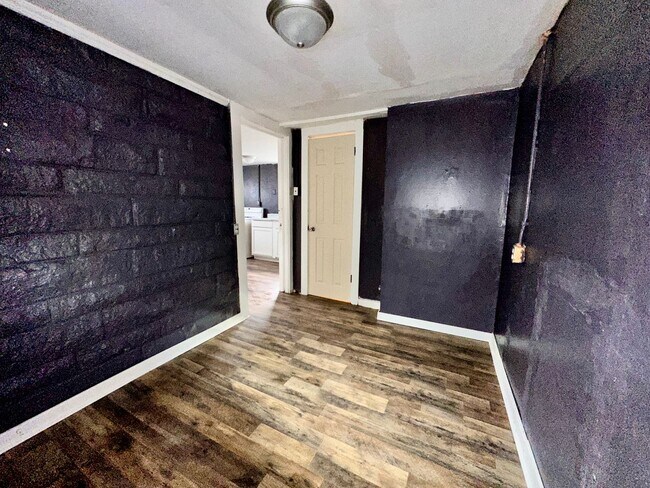 Building Photo - 611 S 25th St