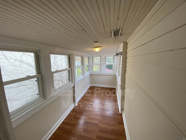 Building Photo - 320 Wolfe St