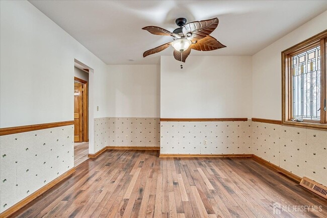 Building Photo - 23 Cardownie St