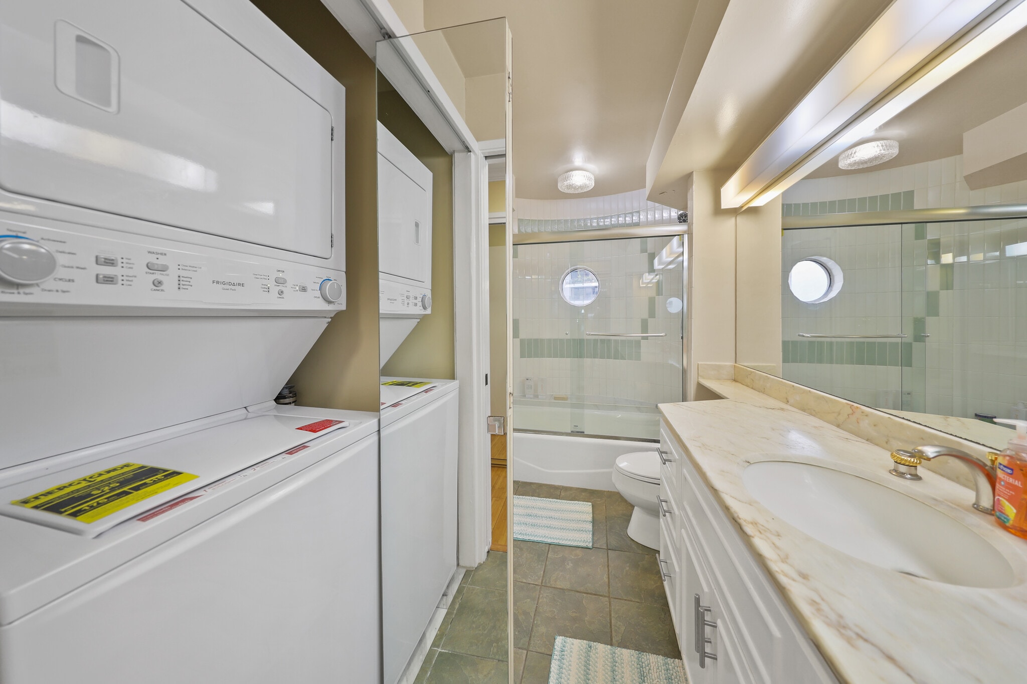 Building Photo - 1910 Ala Moana Blvd.