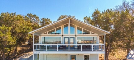 Building Photo - 1526 Lakeside Dr W