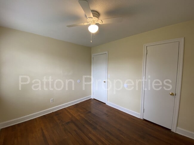 Building Photo - English Heights