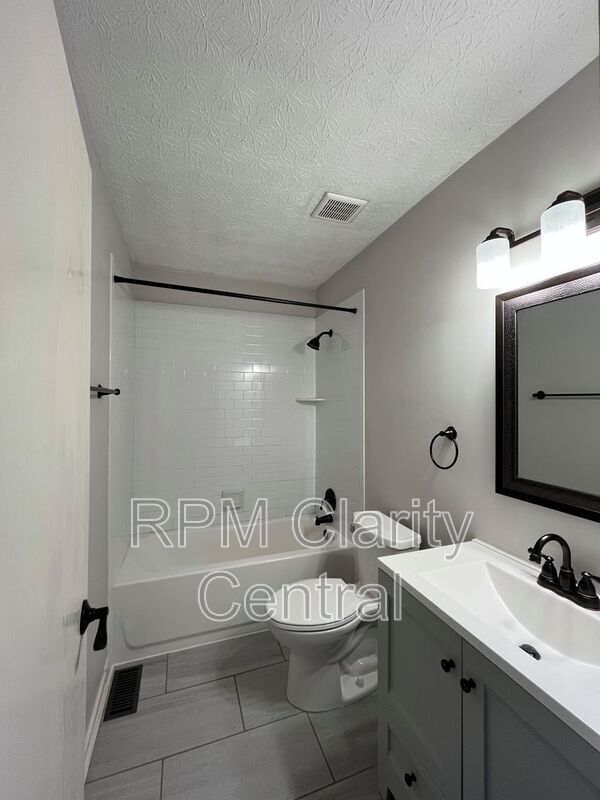 Building Photo - 869 Charnwood Ln