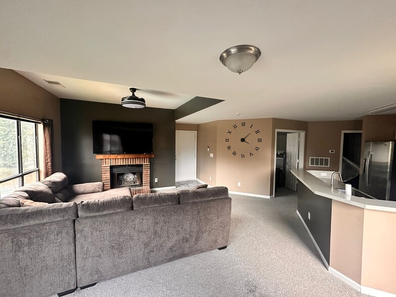 Building Photo - 8111 Cedar Glen Dr