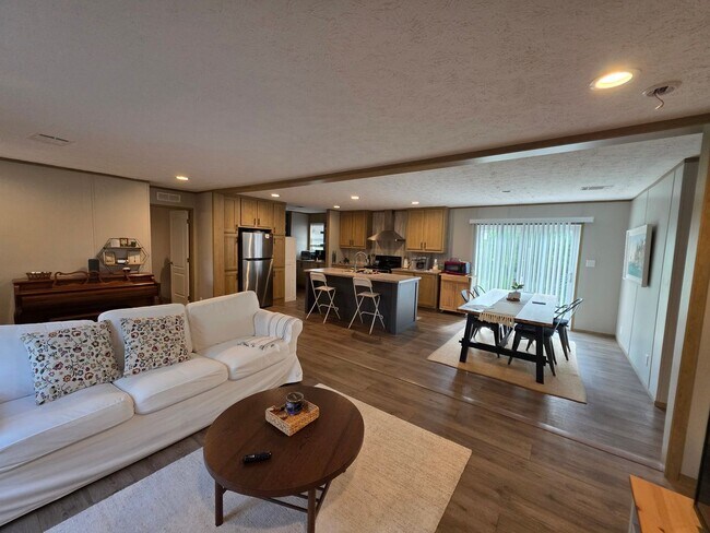 Building Photo - 116 Long Leaf Dr