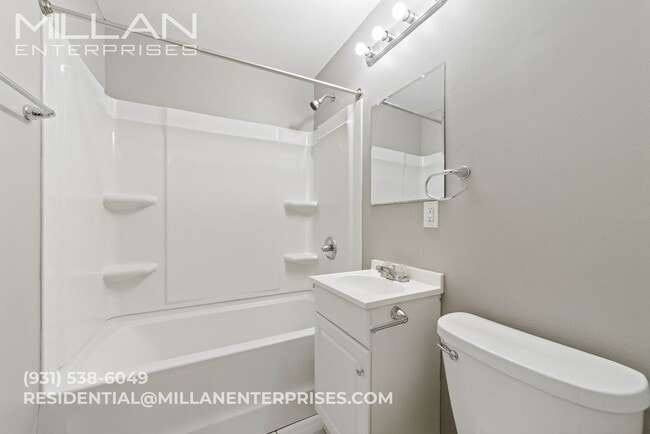 Building Photo - Cozy Home Featuring Spacious Rooms and Large Yard Close to Fort Campbell