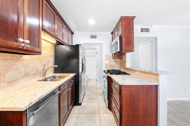 Building Photo - 407 E 45th St