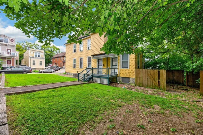 Building Photo - 2343 Rohs St