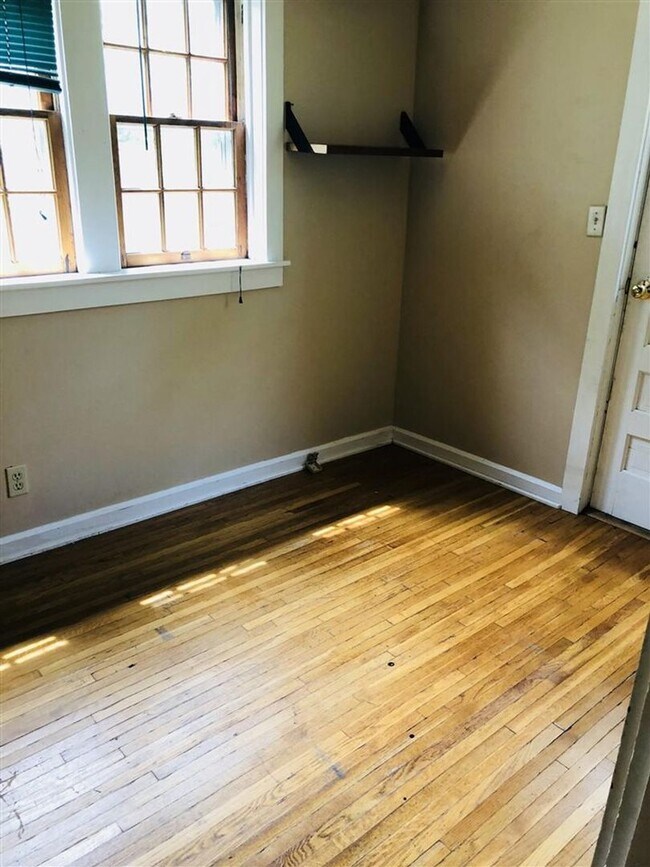 Building Photo - Beautiful 3 BR Home Near Bryan Park