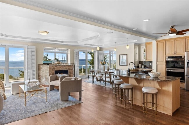 Building Photo - 5Bd/3.5Ba Shoreline House