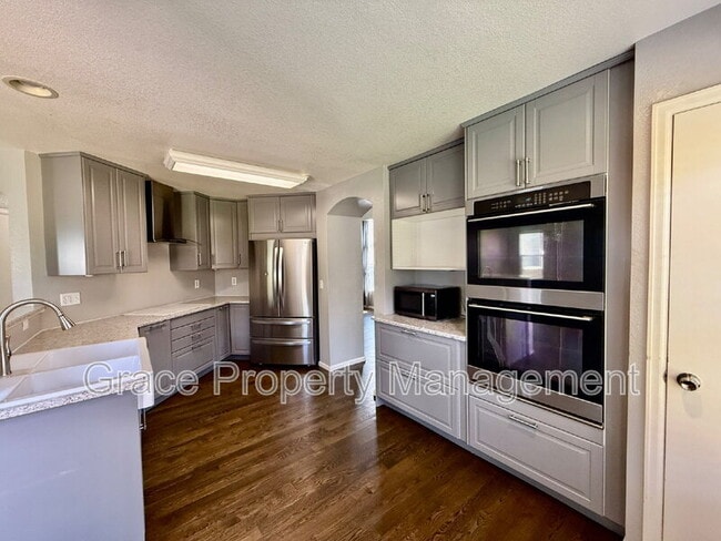 Building Photo - 9925 Harris St