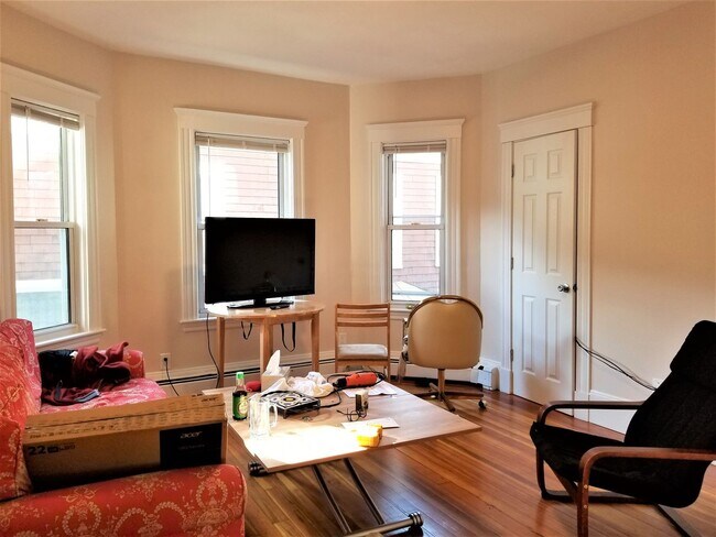 Building Photo - 5bed / 2bath on Chester St in Allston available 9/1/2026 $5800